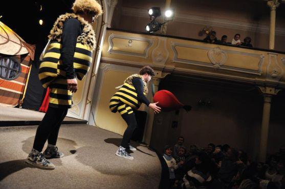 Divadelní představení včelích medvídků na fotografiích Jana Záliše