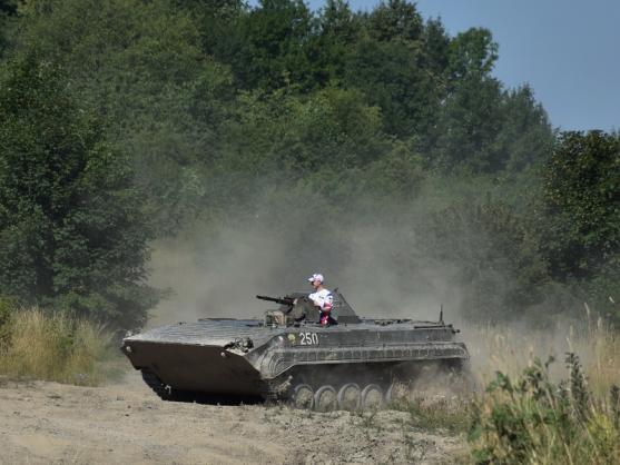 Matějovský si během testování v Josefově vyzkoušel i vojenskou techniku