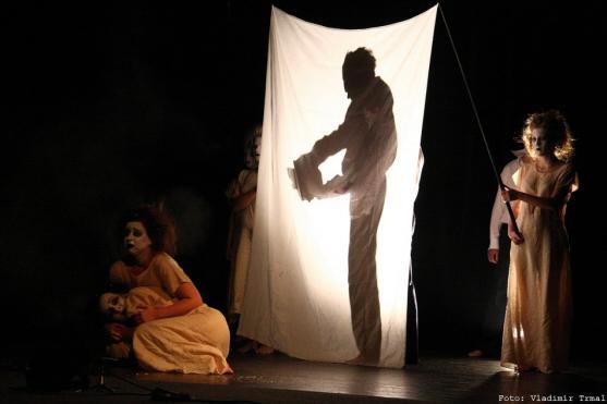 Hra Kytice v podání souboru Hlavy z Broumova dostala cenu za nejlepší představení přehlídky Voskovcova Sázava