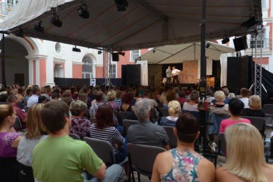 Broumovští ochotníci naservírovali mátové a citronové thé