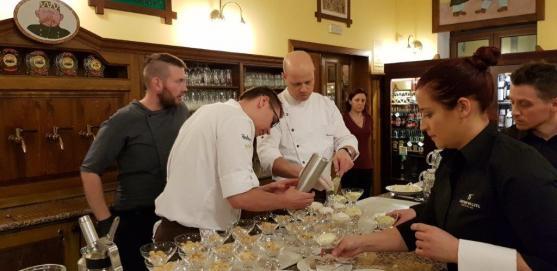 V Restauraci Švejk v Meziměstí vařil kuchař oceněný třemi michelinskými hvězdami Roman Paulus. Bylo vyprodáno!