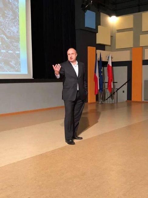 Senátor Franc opět otevřel debatu o obchvatu Broumova a měšťanském pivovaru