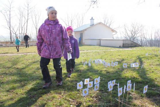 Hledání kuřátek přilákalo do kláštera téměř dvě stě dětí