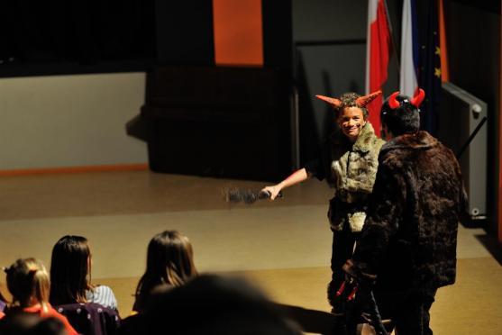 Konferenčním sálem Infocentra v Broumově se nesly čertovské básničky