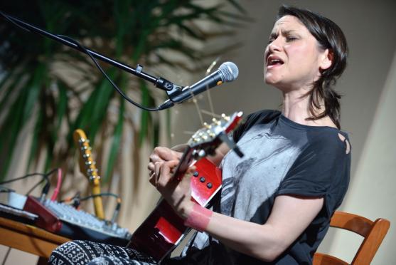 Lenka Dusilová vyprodala sál Kreslírny