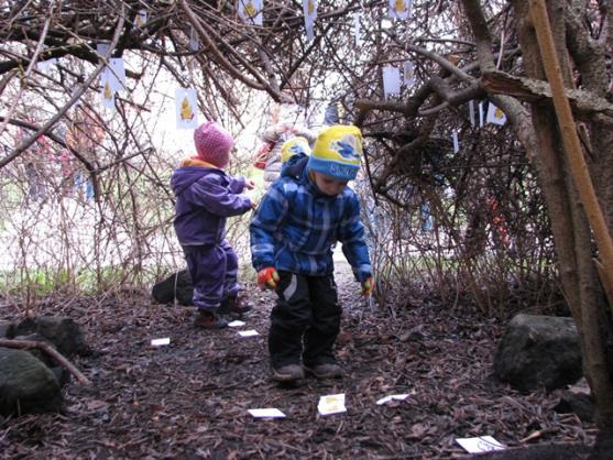 Děti hledaly v klášteře ztracená kuřátka