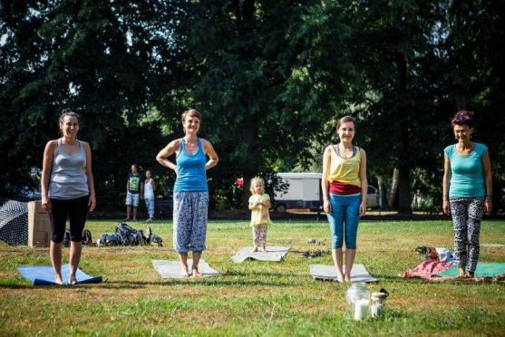 Charitativní koncert pro Adámka Svobodu představí britského zpěváka Paula Shoenfelta u vernéřovické studánky 