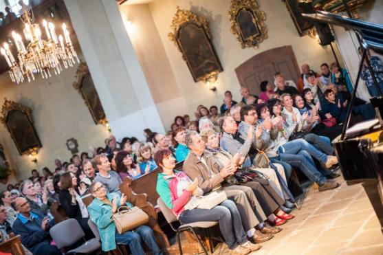 Festival Za poklady Broumovska zahájil koncertem Dagmar Peckové a Štefana Margity 