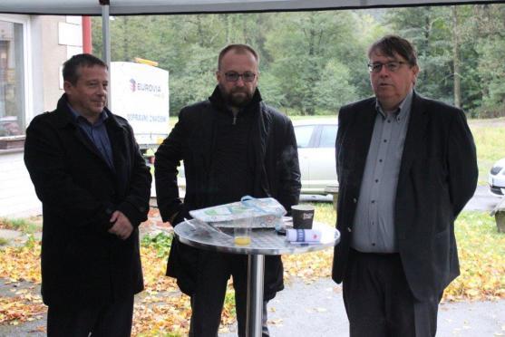 V Javoru byla slavnostně ukončena stavba opěrné zdi a přilehlé komunikace. Dokončí se jenom úsek objízdné trasy