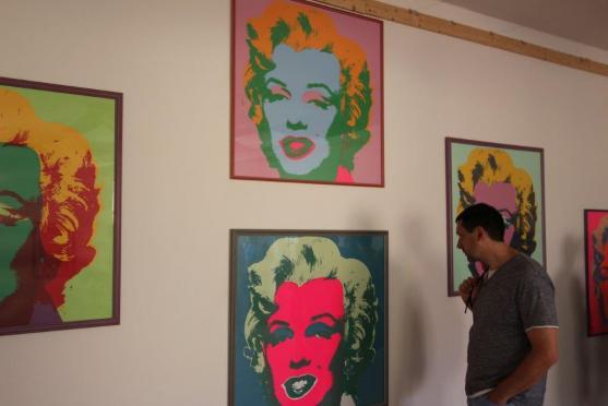 Police nad Metují zve na unikátní výstavu sítotisků Andyho Warhola
