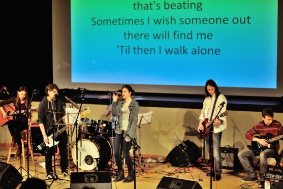 Studenti Gymnázia Broumov hráli pro žáky základních škol 