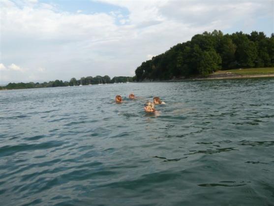 Poličáci už po deváté plavali přes Rozkoš
