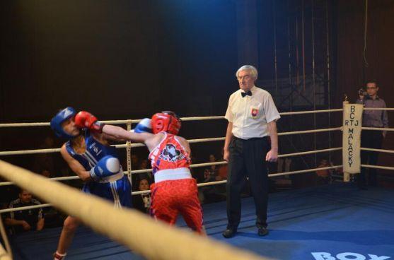 Boxer Šuda reprezentoval Českou republiku a Broumov ve slovenských Malackách. Vítězně