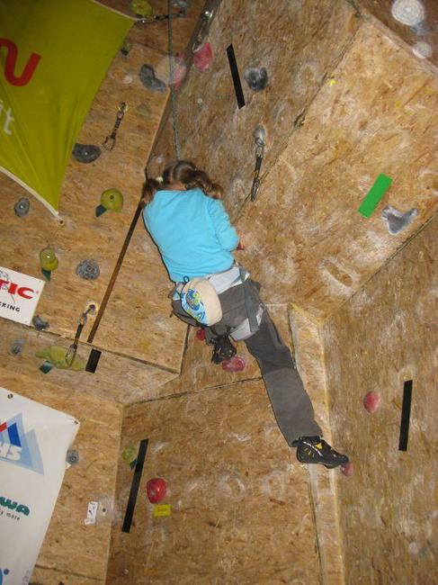 Členové broumovského horolezeckého kroužku poprvé startovali na lezeckých závodech