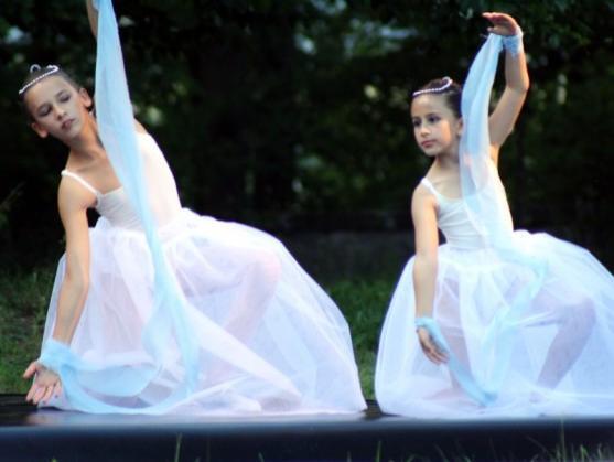 Klavírní koncert a vystoupení baletek v klášterní Zahradě*