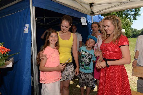 Nela Řehořová z Police nad Metují natáčí film Babovřesky 3