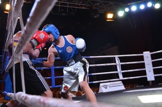 Fotogalerie a video z vítězného boxerského utkání Jakuba Šudy v pražském Hotelu Hilton