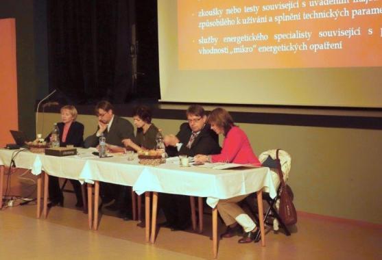 Žádosti o kotlíkové dotace budou tentokrát bez front. Informační seminář v Broumově zahájil hejtman Franc