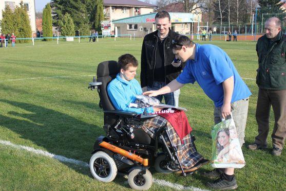 Fotbalisté Hejtmánkovic obdarovali Martina Rozuma. A vzápětí rozstříleli Meziměstí