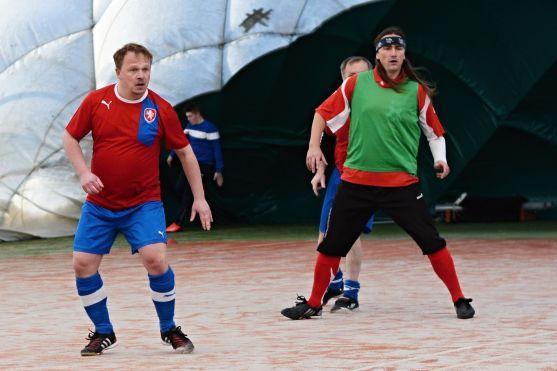 Tým starostů po penaltovém rozstřelu své loňské vítězství v teplickém turnaji neobhájil