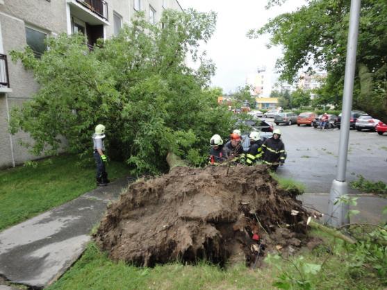 Přívalový déšť a vítr způsobil škody na řadě míst v kraji. Vodní toky na Broumovsku jsou v normálním stavu