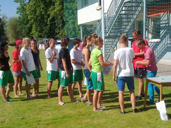 Hradecké fotbalové juniorky porazily tři týmy starších žáků a zvítězily v turnaji Ulita Cup 2013