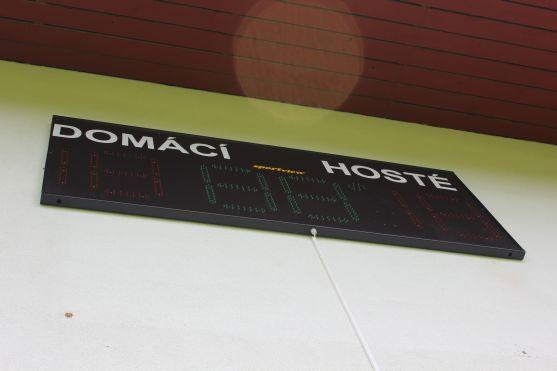 Broumovské fotbalové hřiště má nové hodiny. Poprvé je vyzkouší internacionálové ČR