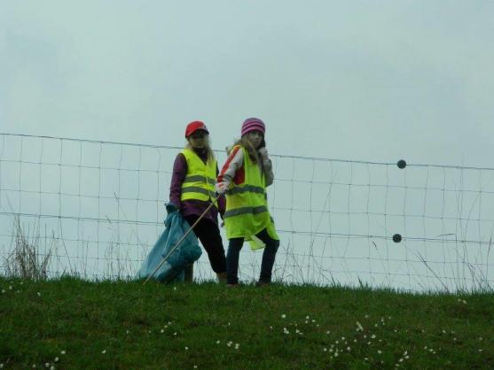 Děti z jetřichovské školy se připojily k jarnímu úklidu Broumovska