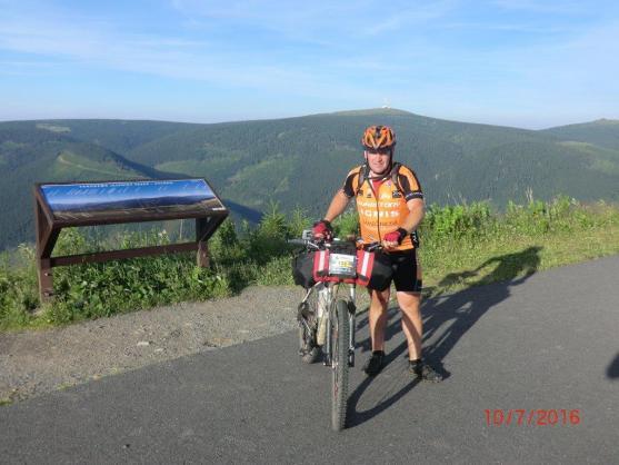 Šonovský starosta Vladimír Grusman absolvoval na kole extrémní non-stop ultramaraton