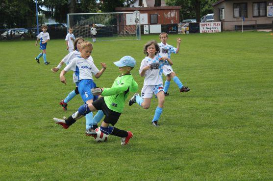 Broumovská fotbalová mladší přípravka hostila na svém hřišti týmy z Jaroměře a Horního Starého Města