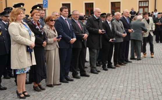 Polická Věra Kašíková převzala pamětní plaketu pro významnou osobnost