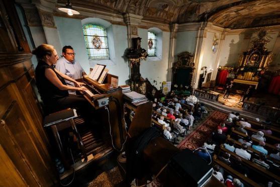 Hudební festival Za poklady Broumovska poprvé zavítal do teplického kostela Panny Marie Pomocné