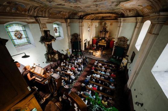 Hudební festival Za poklady Broumovska poprvé zavítal do teplického kostela Panny Marie Pomocné