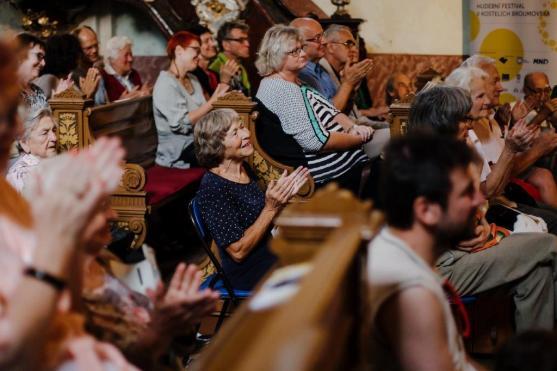 Hudební festival Za poklady Broumovska poprvé zavítal do teplického kostela Panny Marie Pomocné