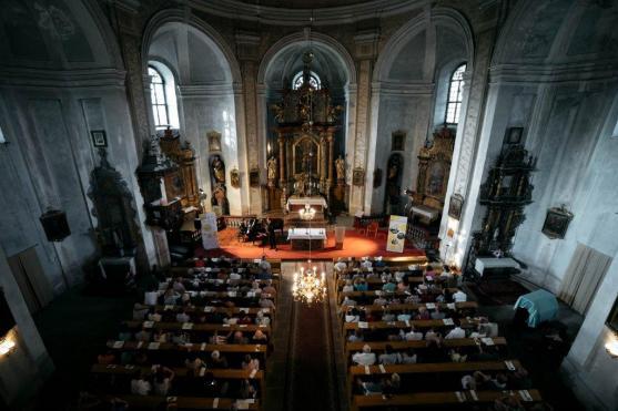 Festival Za poklady Broumovska pokračoval pátým koncertem v otovické Barboře