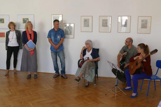 Na Nové terase v Polici nad Metují představuje průřez svou tvorbou výtvarnice Kateřina Černá 