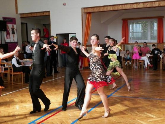 Děti z broumovského tanečního klubu zahájily sezónu ziskem sedmnácti medailí 