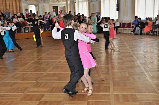 Taneční klub Broumov stihl jeden den dvě soutěže ve dvou městech 