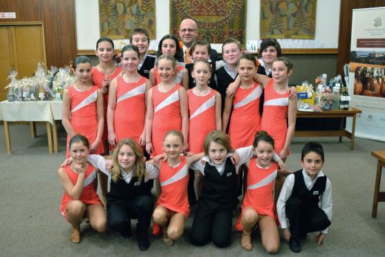 Lee Andrew Davison. Účinkoval ve filmu Šakalí léta, v muzikálu Hair a v sobotu na Plese podnikatelů 