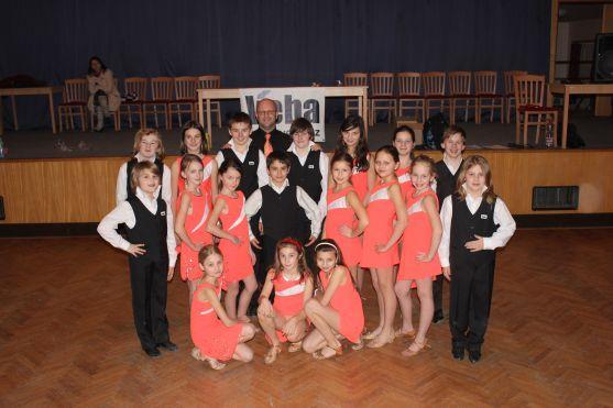 Taneční klub začíná sklízet ovoce za dřinu. Začaly vystoupení na plesech a soutěže 