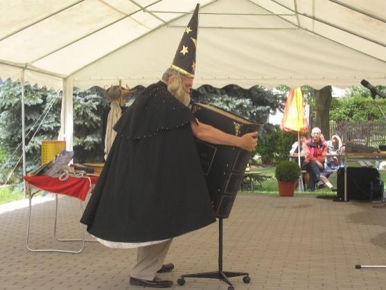 Český herec a spisovatel Tomáš Magnusek se stal patronem Domova důchodců v Polici nad Metují