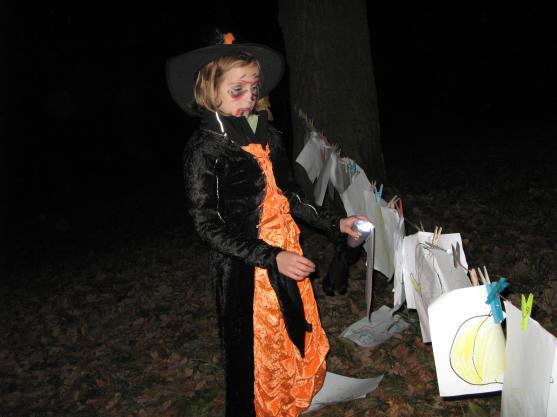 Broumovský park Alejku zaplnily stovky strašidel 