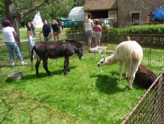 Indiánsko - undergroundový dětský den v Šonově u Broumova na fotografiích 