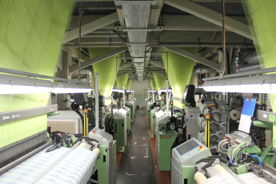 Nejmodernější tkalcovnu textilní společnosti VEBA si přišlo prohlédnout téměř 1 300 lidí