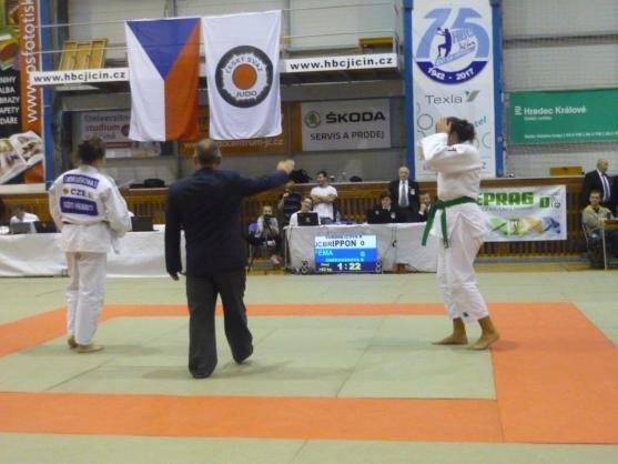 Turnaje v judu se v broumovské Sportovní hale na Spořilově zúčastnily téměř dvě stovky dětí