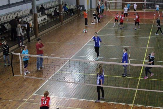 Začala sezóna "barevného" volejbalu. Jeden z turnajů se hrál i v Broumově