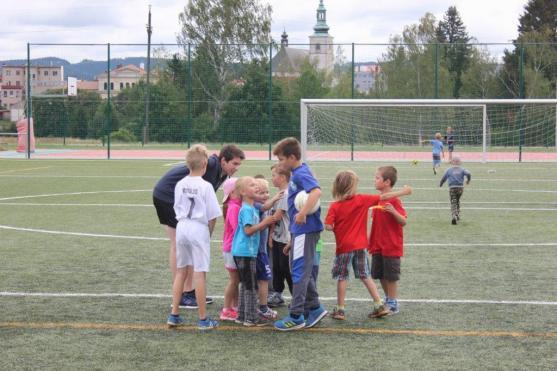 Příměstské tábory projektu Bavíme se sportem jsou zaměřené na všestranný pohyb 