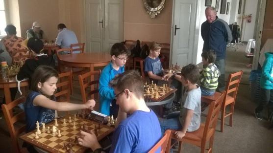 Broumovskou klášterní Kreslírnou znělo: šach - mat