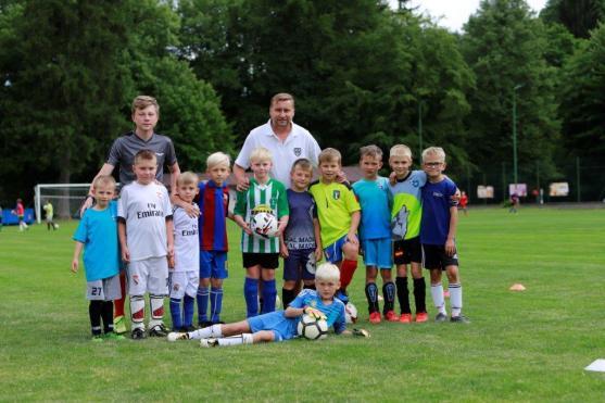 Na fotbalovou školičku přijel legendární sparťan a bývalý reprezentant Horst Siegl 