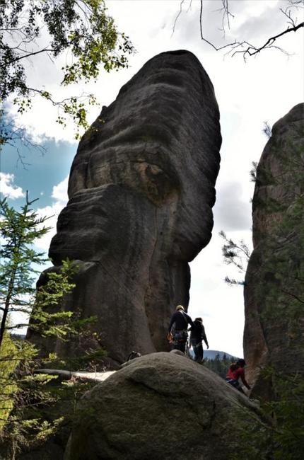 Z Bělého skalami na Junáckou vyhlídku